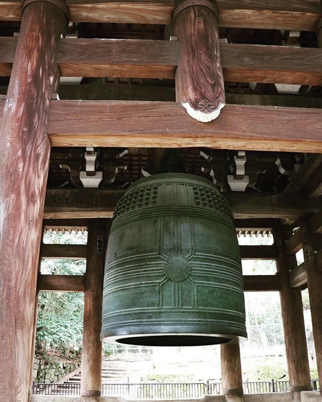 artfoundryman's tweet photo. Nothing but impressed by foundrymen across the generations , this 70 ton bronze bell was cast by Japanese foundrymen in 1633 for the Shoren-in temple
#shorenintemple #kyoto #bronzecasting #foundrymen https://t.co/Dqg1hINB0G https://t.co/tc0WCcuaz8