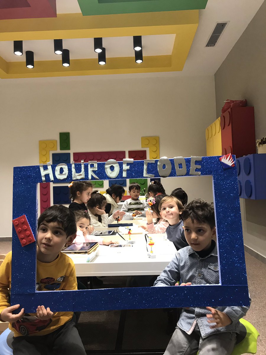 BK_Eskisehir's tweet image. Ticaret Borsası İlkokulu anasınıfı öğrencileri “Hour of Code” etkinliği kapsamında Lego atölyemizde mesafe sensörlü vak vak ördek etkinliğini gerçekleştirdi 🦆 🦆 #bahcesehirkodluyor #codingBK #dünyakodlamasaati #hourofcode
