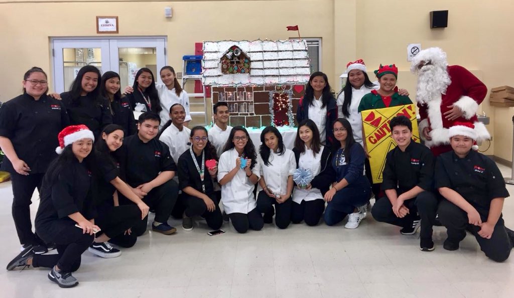 OkkodoProstart's tweet photo. Some of our fellow ProStart members welcoming the holiday season with the opening of our Gingerbread House! 🎉💚💙 https://t.co/puaSWkt8nJ