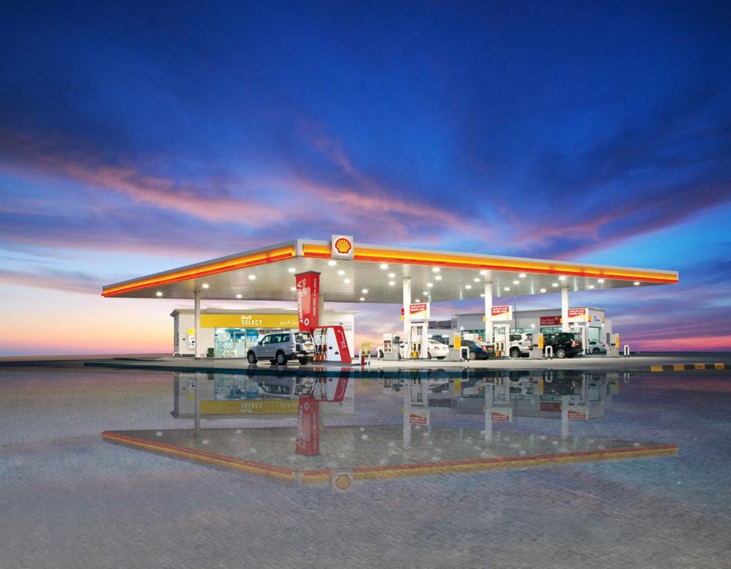 Oman_Shell's tweet photo. The photo of Muttrah Shell Filling Station in 1971 showcases Shell’s efforts in road safety in #Oman. We have come a long way. Check out how we look now! With our latest offers: Shell V-Power and our revamped Shell Select!

#ShellOman60Years
#ShelltoOman https://t.co/gUNkebJBD1