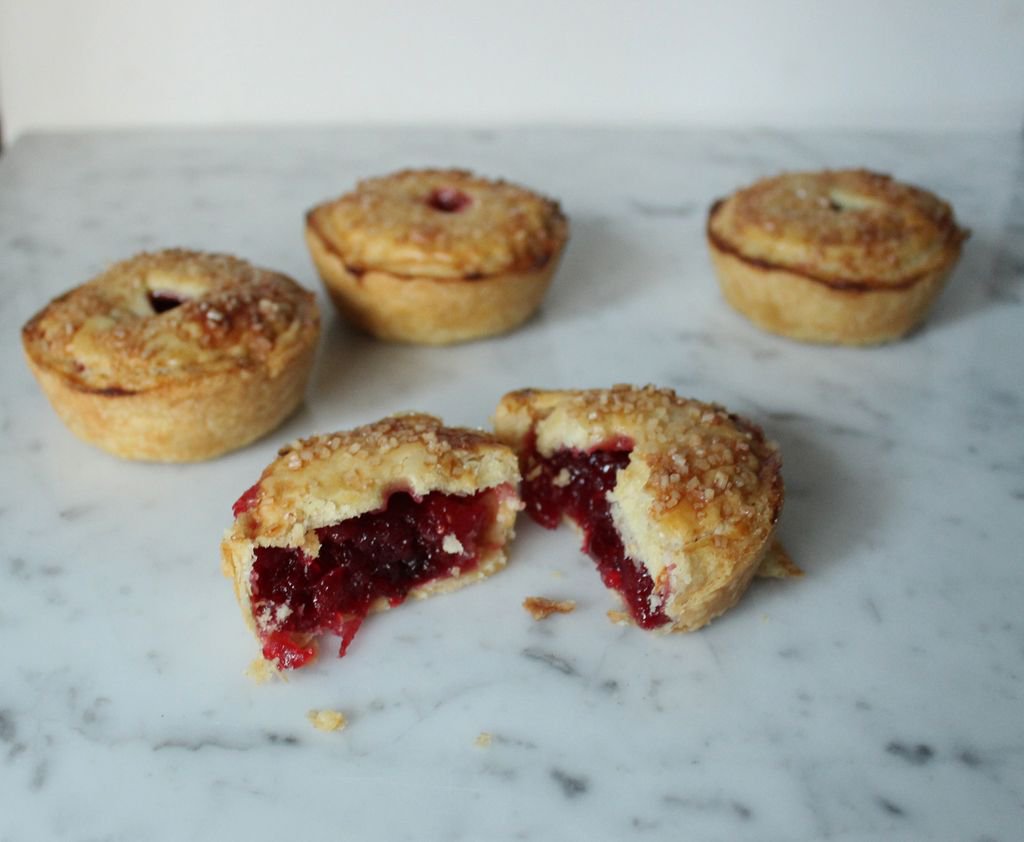 preneur_world's tweet photo. Featured on SLOAN! #AskTheExpert - Yvonne Lam @mybaker_co shares her top tips to help you pick the perfect #ChristmasCake from different flavours to #vegan alternatives and more #TheCakeConcierge #MYBAKER https://t.co/5uxO7Wp5Ai https://t.co/80e14z2DGL