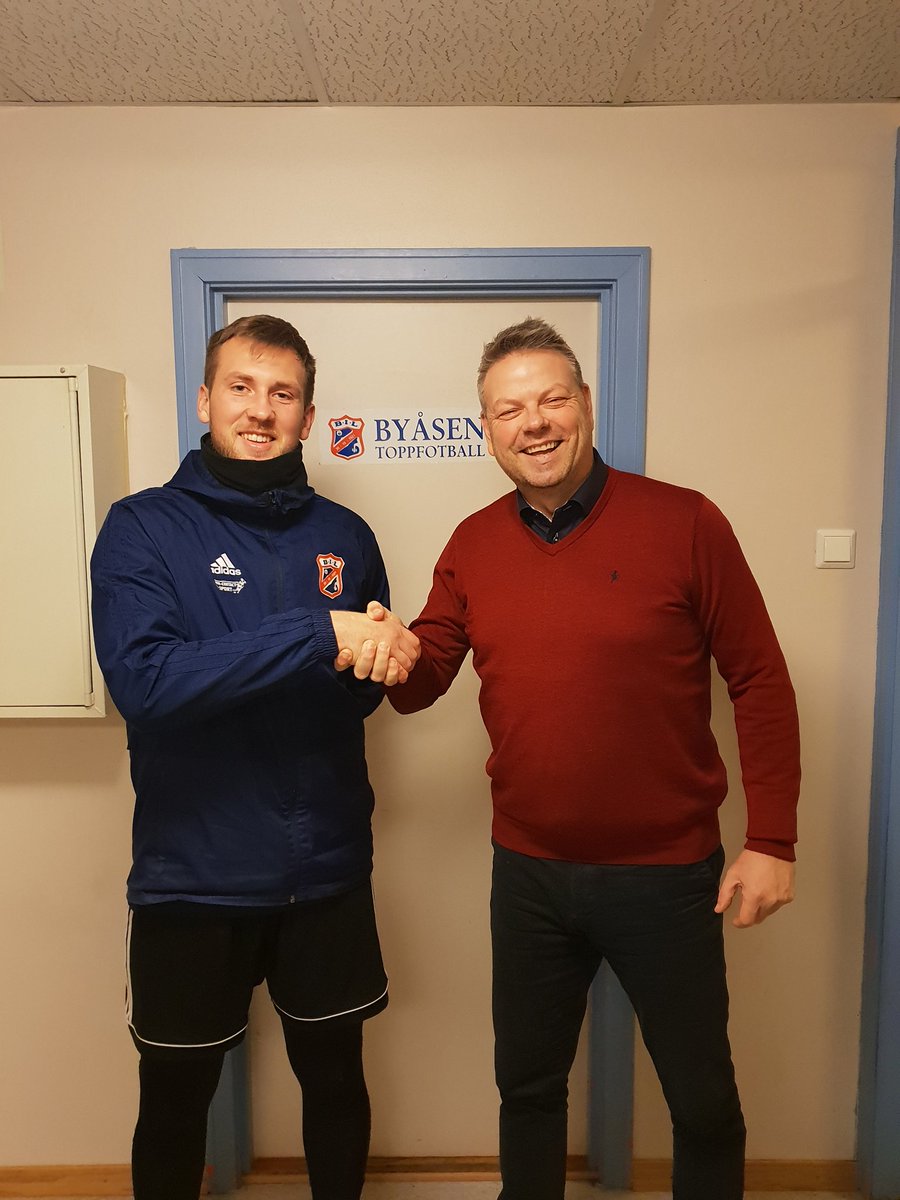 byasenTF's tweet photo. Vi håper han er like gjerrig i målet neste år, som han var i år😉 Byåsen Toppfotball og sportslig leder Frode Aasbak er uansett meget fornøyd med å få med keeper og generelt flott fyr @AHovdevik videre i 2019👍😃 https://t.co/an1ZQL0nrY