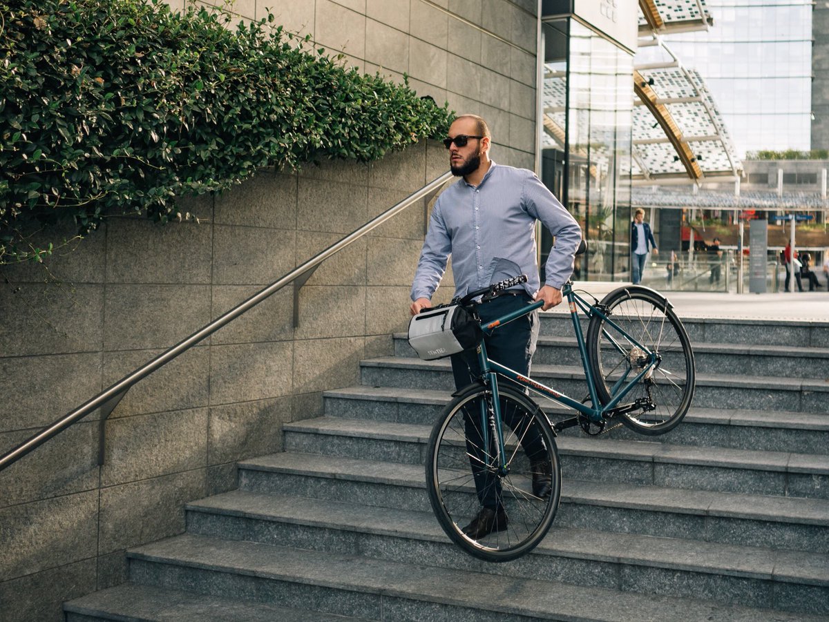 Industriofund's tweet photo. La SVOLTA è arrivata. Oggi, #7dicembre, scoprite Sentier, "startup concreta" accelerata da #Industrio, e soprattutto scoprite la sua #SVOLTABAG, finalmente su #kickstarter! 🚴‍♂️🎉  Ecco il link: https://t.co/nYLIUnMxjG  #biking #sport #bici @SentierGear #Natale https://t.co/Yam9Af7GoK