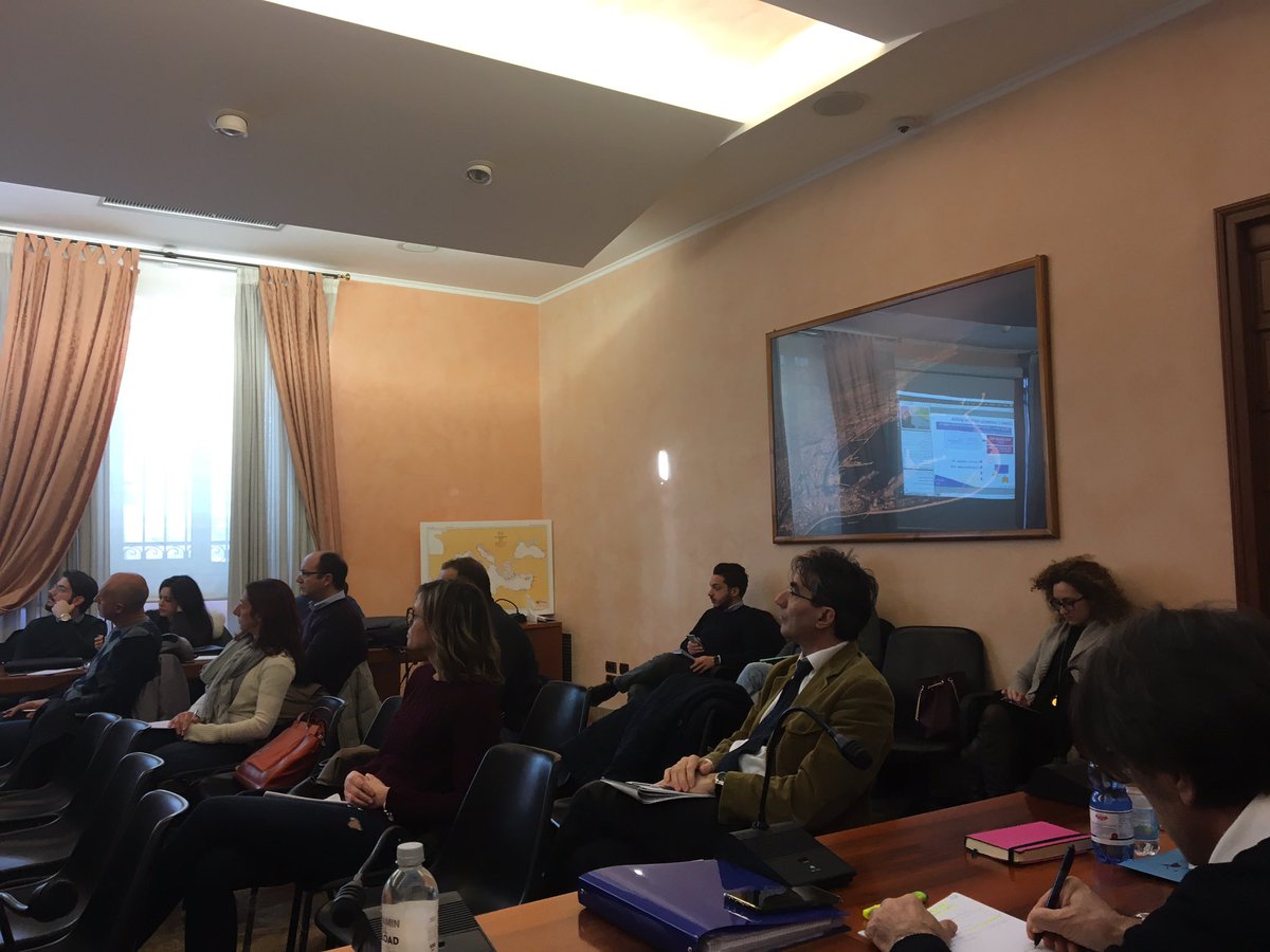 AdSPMAM's tweet photo. “#infrastrutture portuali e #servizi : aspetti gestionali e regolatori. Esperienze estere e #bestpractices” . Nona lezione del #master in “#porti #retroporti e #zes “
#students #learn #port #uniba #kickoff2018 @UPGriffi https://t.co/w506fSZimv
