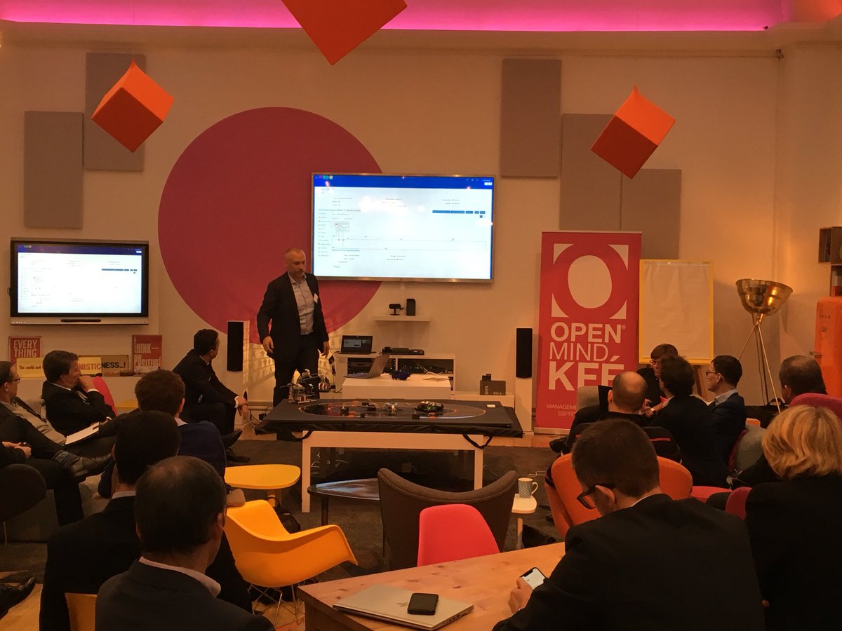 OliviaFaucheux's tweet image. L’innovation dans la vie du technicien #AugmentedWorker #DigitalEngineering avec @agrundey @Oracle_France @AccentureTech et Singulair #Startup