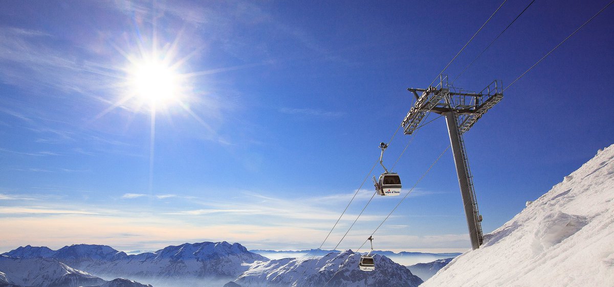 SKBHolidays's tweet photo. Head to Alpe d'Huez this Christmas ⛷️🎅🏻 Deal includes flights from Manchester, Belfast or Edinburgh from £499 ✈️ Talk to our team to find out more and get yourself a white Christmas https://t.co/vDfOMz5Ukb #skiing #skideals #cheapski #France #AlpedHuez #Christmas https://t.co/Im5eYRhVZV