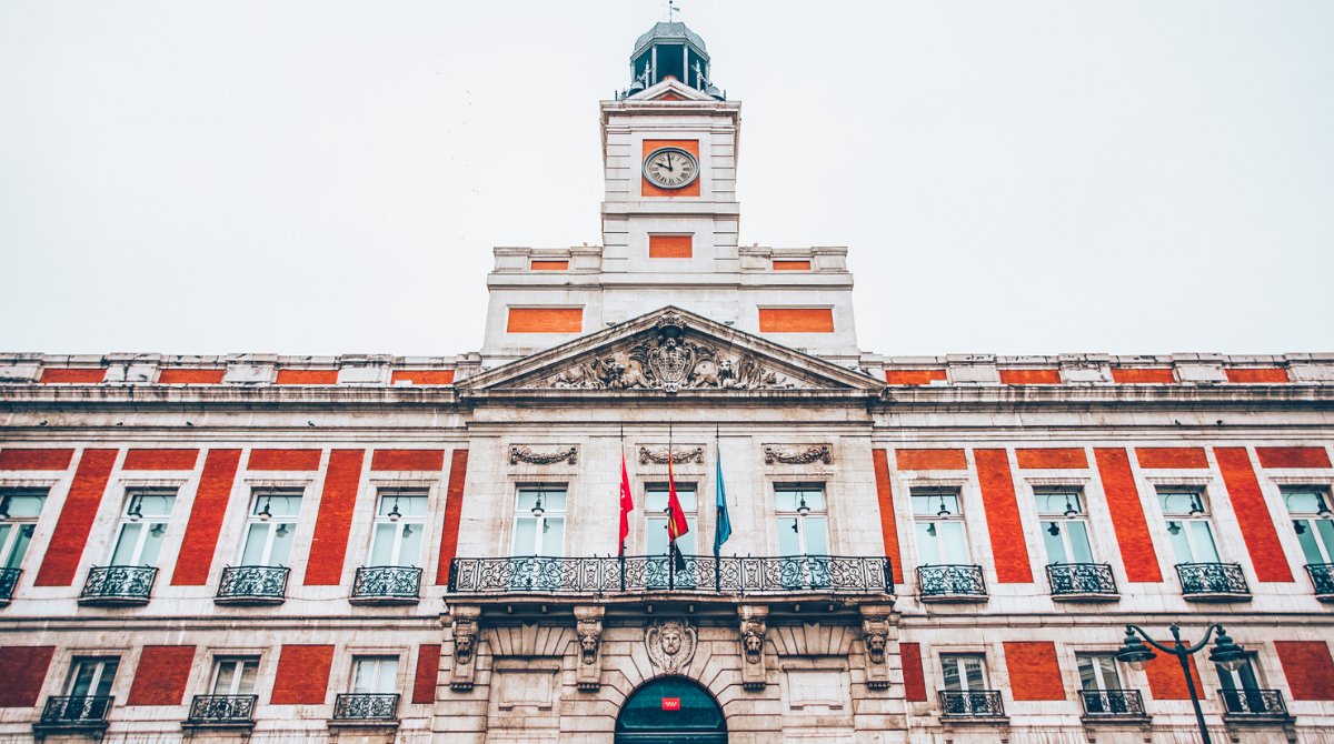 El próximo día 30 tienes una cita en la #PuertadelSol para disfrutar de las tradicionales #pre-uvas. ¿Te unes al plan? 🍇