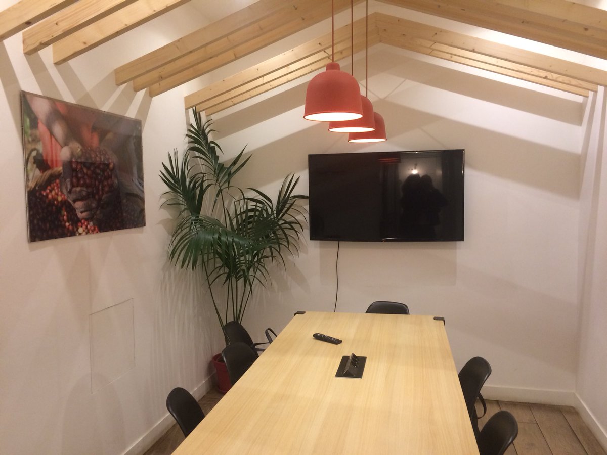 KarenMagrina's tweet photo. Préparation roadmap 2019 - #SofteamDigital - dans cet espace de travail so cosy place à la créativité ! https://t.co/dvpz0MJ40o