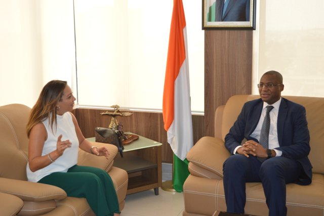 SidiTToure's tweet photo. Abidjan accueille du 06 au 07 décembre la 9ème édition de l'Africa Postal Forum dont la directrice Mme SIDQUI m'a dit plus sur le thème 2018: Logistique et numérisation, les voies d'une transformation réussie ». L'#APF2018 réunira +400 acteurs publics et privés du secteur postal https://t.co/XOLFVaubGB
