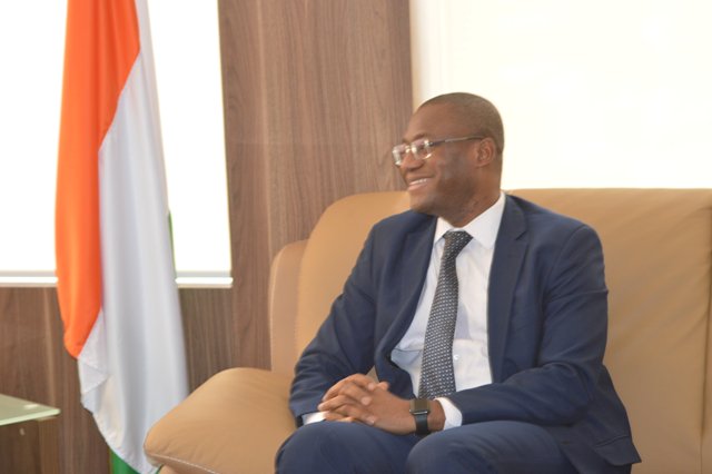 SidiTToure's tweet photo. Abidjan accueille du 06 au 07 décembre la 9ème édition de l'Africa Postal Forum dont la directrice Mme SIDQUI m'a dit plus sur le thème 2018: Logistique et numérisation, les voies d'une transformation réussie ». L'#APF2018 réunira +400 acteurs publics et privés du secteur postal https://t.co/XOLFVaubGB