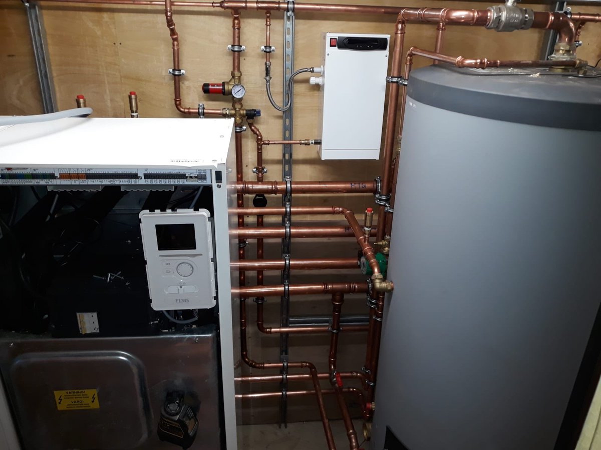 70kw #gshp installation well underway!! Plant rooms always seem a lot bigger at the start!! #tweetyourheat <a href="/NIBEEnergy/">NIBE Energy Systems Ltd</a>