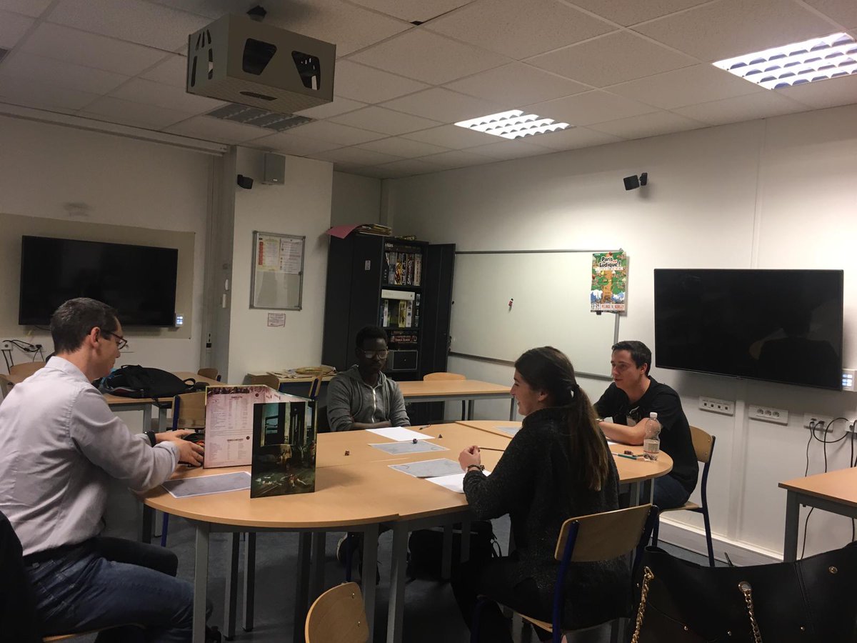 EdUTeamUPEC's tweet image. Découverte du #JDR Z-Corps pour une partie des membres de l&apos;équipe @EdUTeamUPEC du @Gamixlab. @IAE_G_Eiffel @EsipeCreteil @InfoEtGestion @UPECactus @AsmodeeResearch #GameInLab