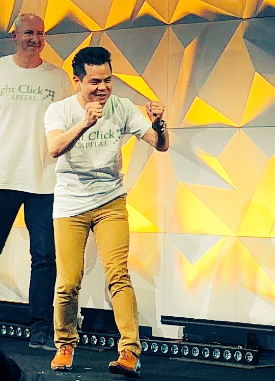 #sydney #Australia #VC @benjaminchong & @garryvisontay of @RightClickVC at the $1 million Dollar #Pitch at #StartCon @StartConHQ 2018 #VCs - Get their advice and feedback by joining @FoundingSyd free #events or the February 2019 semester of @founding #Sydney #fiworldwide #Founder