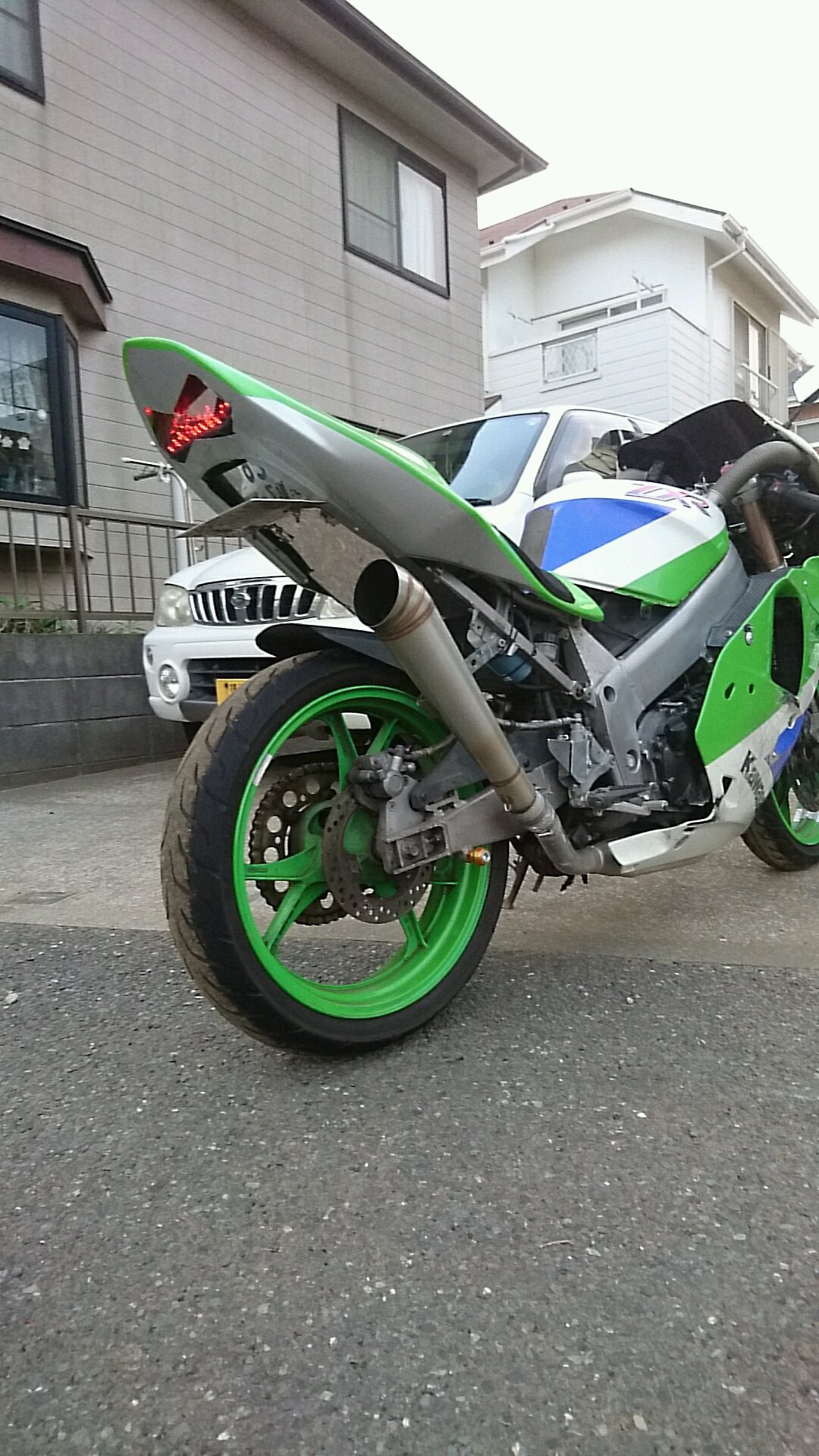 ZXR250にバリオスのホイールタイヤは160/6017インチ、zzr250