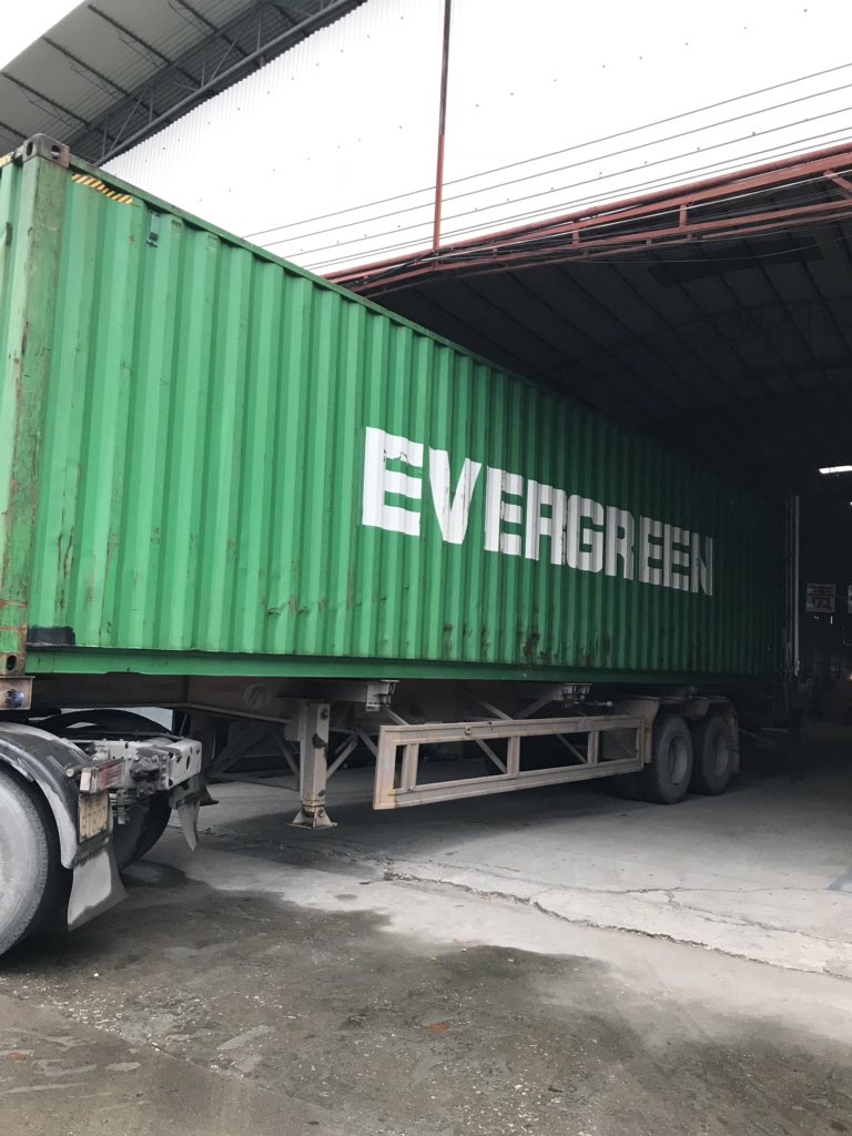Skykk88Kay's tweet photo. Heavy loading month before new year, busy but sweet! Working hard for my customers is a happy day. Moving to the right direction is a happiness! 

#hospitality #hotel #home #decor #outdoor #furniture #new #design #loading #wholesale #retail #season #patio #garden #yard #holiday https://t.co/8Vps0D0L9p