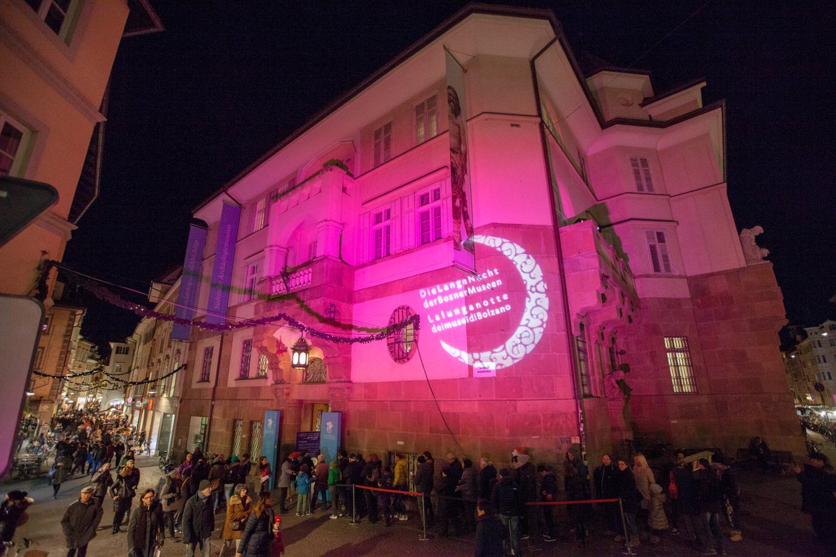 Nove ore a disposizione per visitare i musei di #Bolzano che oggi apriranno le proprie porte a tutti gli interessati.
H. 16:00 - 01:00 | Entrata libera
>bolzanobozenmagazine.it/node/1772?lang…
>facebook.com/events/1956820…

#lunganottedeimusei
#freeculture