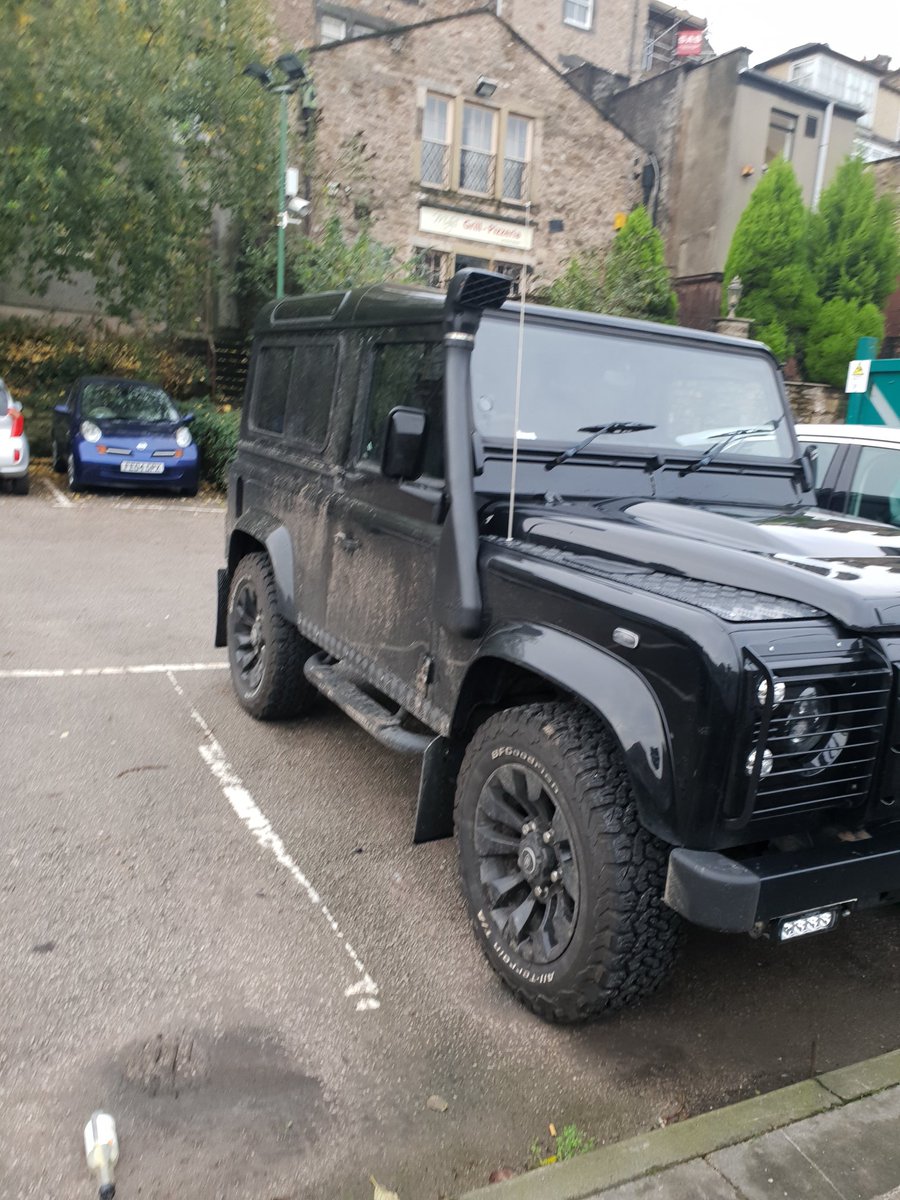 manlyk_mic's tweet photo. @Deji guess what i found next to my student accommodation in Lancaster. Jide is that you? 🤯 #LandRoverDefender #LandRover @LandRover https://t.co/LhdU2Haf5w