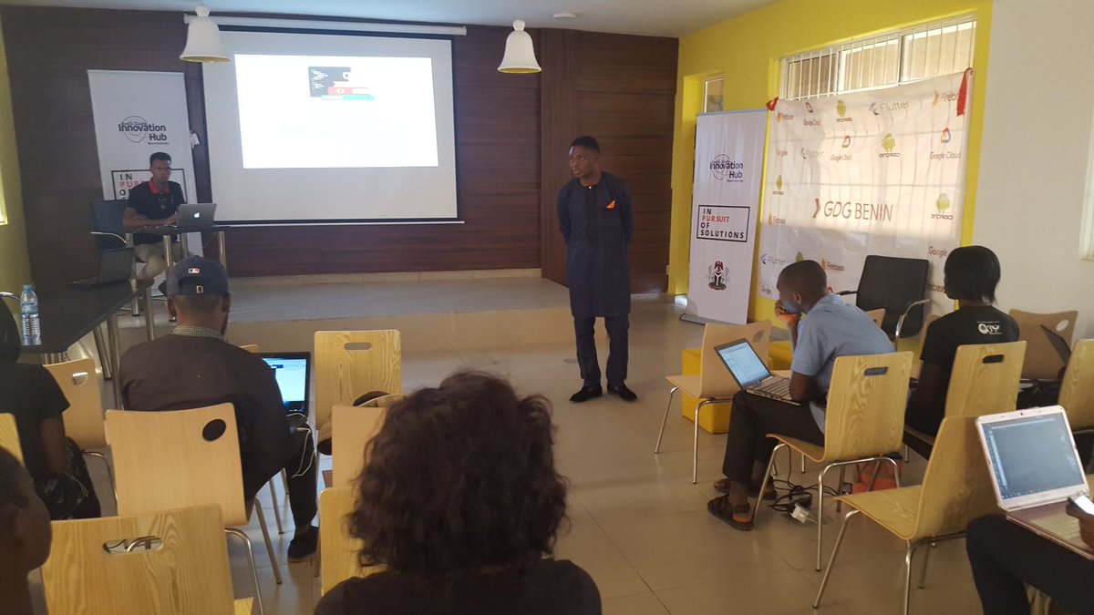gdgbenin's tweet image. @treskaro talking in our  Flutter study Jam #flutter #flutterstudyjams
