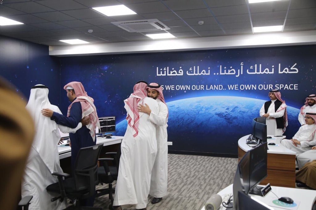 a_albander's tweet photo. | اليوم إنجاز سعودي جديد |

تم قبل ساعات إطلاق قمري #سعودي_سات5 صنع بأيادي شباب وبنات البلد، شاهد اللحظات المعبرة للفريق السعودي بعد نجاح المهمة .

"كما نملك أرضنا .. نملك فضائنا" 🇸🇦❤️
#لنا_الأرض_والفضاء https://t.co/0dRCDLiHKT
