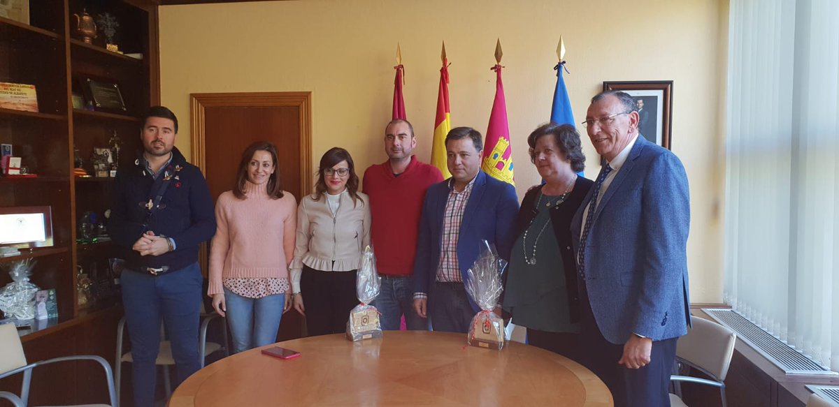 Nuestro alcalde ha recibido a las empresas @MiFarma_es y <a href="/panaderia_jesus/">Panadería Jesús</a>, que recientemente recibieron el Premio Nacional Jóven Empresario.

Es importante para todos que nuestras empresas generen riqueza y empleo en Albacete.

¡Muchas felicidades por este fantástico premio! 😍