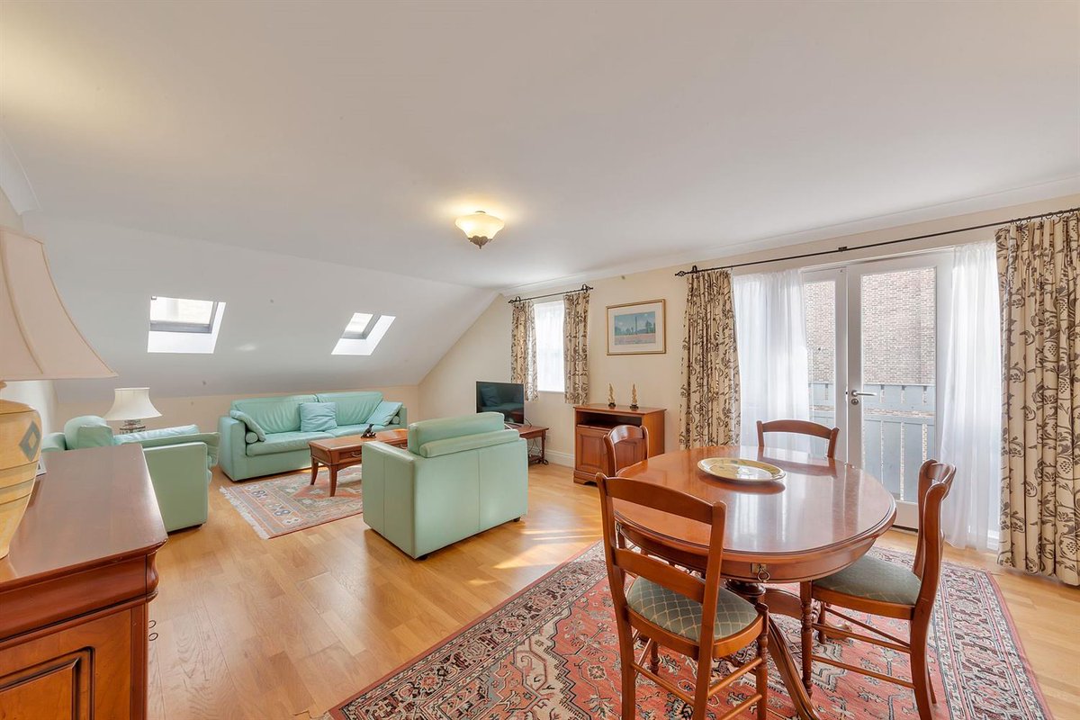 ShadThamesFJL's tweet photo. Contact us now to take a look at this bargain two bedroom apartment Offering over 1,000sq ft of space and a large terrace to entertain your friends and family, this place is one not to miss.
https://t.co/KxpvrJex3j https://t.co/BB8vKEcUVJ