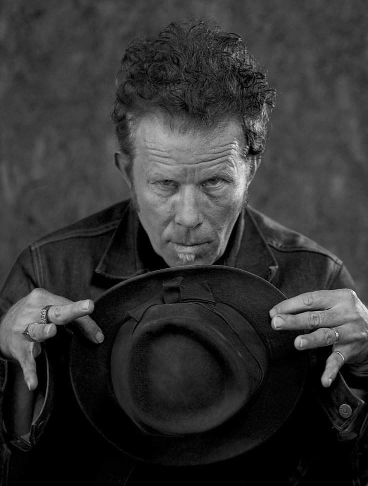 Tom Waits (Thomas Alan Waits)
Birth 1949.12.7 Happy Birthday
 