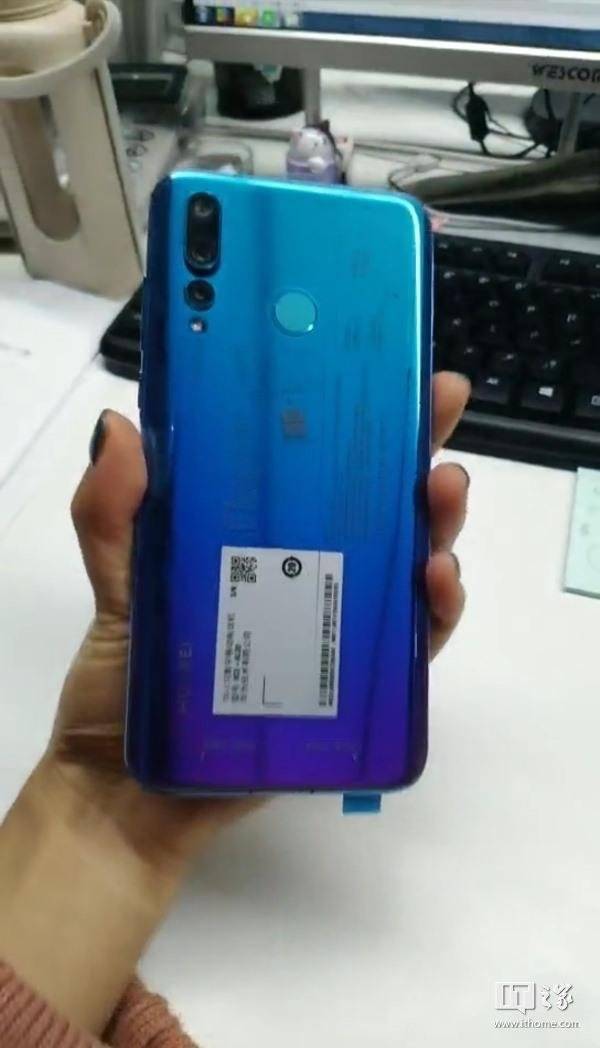 sdb_technews's tweet photo. #HuaweiNova4 

 #HUAWEI #Nova4 #nova  #nova3 #smartphone #android #tech #technews #news #technology #trending #USA #UK #china #india #Gulf #ksA #Saudi #MiddleEast https://t.co/mIV1UGFK4R