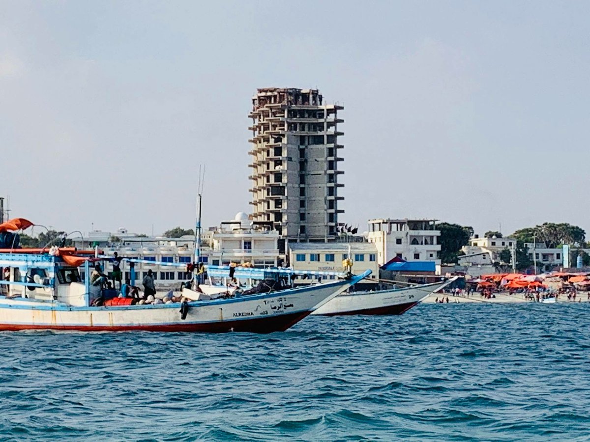 SamiaMahmet's tweet photo. Waaa Dabaqa Ugu Dheer Caasimada Magaalada Mogadishu Wuxuu Gaarey 13 Waxaa Dabaqaas Dhistey Ex president Of somalia #AliMahdiMahamed
Wuxuu Qeyb weyn ka Qaatey Bilicda Iyo Quruxda Magaalada #Mogadishu #somalia #Liidobeach #letsBuildOurCountry https://t.co/UaEtyMQtMK