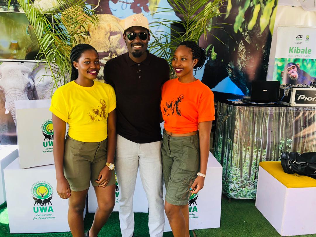 ugwildlife's tweet photo. #AnythingIsPossibleInTheWild. Even bumping into one of your favorite celebrities like Maurice Kirya. He's visited our stall and told us about what he finds so fascinating about our national parks π. #FanOfAFan #ChristmasWithUWA #TulambuleWild https://t.co/B77HrjiDBp