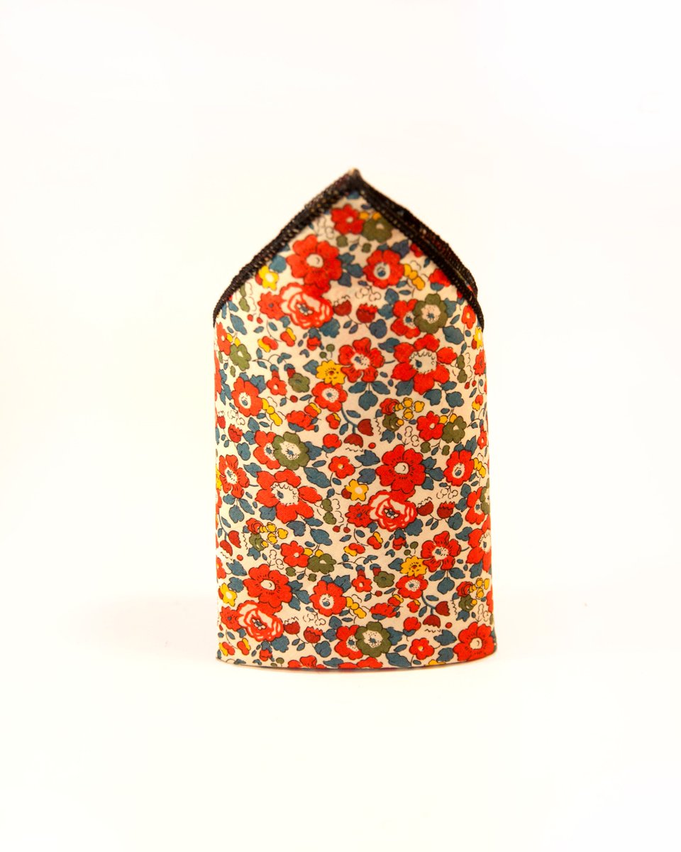 emslieshop's tweet photo. This weekends top gift ideas, for him, for her, for them and for you! Grab yourself a unique gift from your local small business. #christmasideas #stendigcalendar #opinel #postrack #Pocketsquare #libertyprint #helvetica #altrinchammarket #emslie #shoplocal https://t.co/5OxfPJR78a