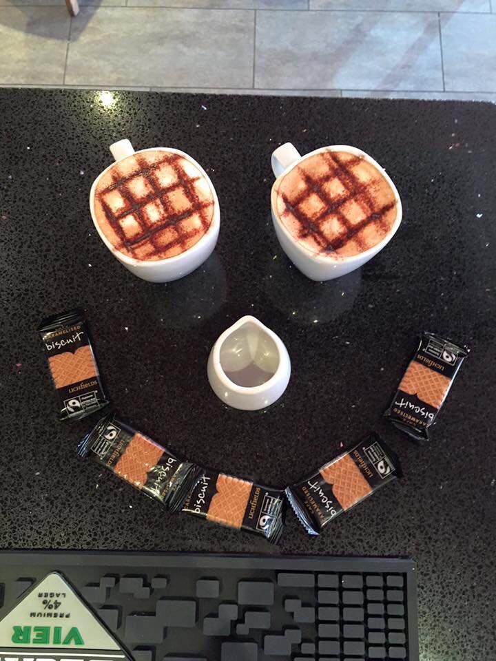 Bar_Trend's tweet photo. Pop in the bar and cheer yourself up on this miserable Friday! Festive coffees, cakes & a free mince pie with every hot drink. Including our favourite mulled wine! #Crowborough #BarTrend #Friday https://t.co/5wzqWDxQ80