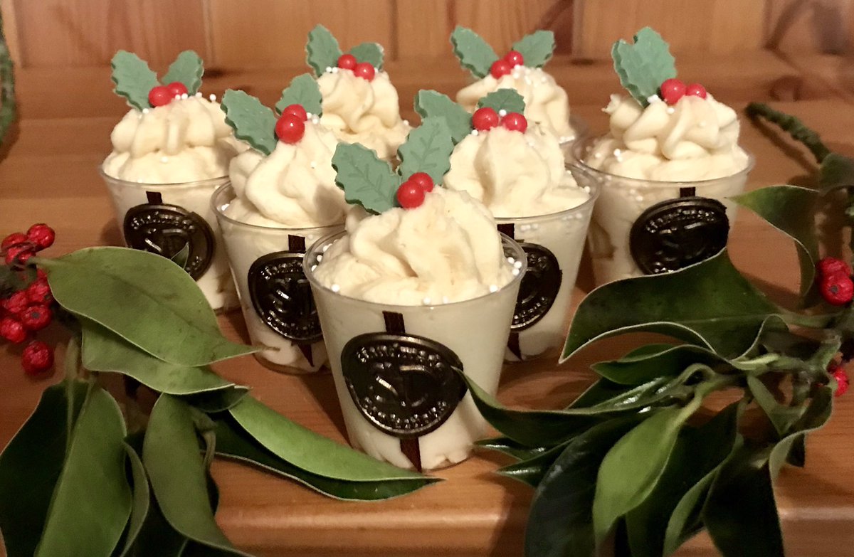 🎄Festive Baileys Fudge Pots yummy 😋#fudge #fudges #baileys #rabycastlechristmasmarket #bowesmuseumchristmasmarket #smallbatch #handstirred #womaninbusiness #christmasgifts #buylocal #durham #handmade