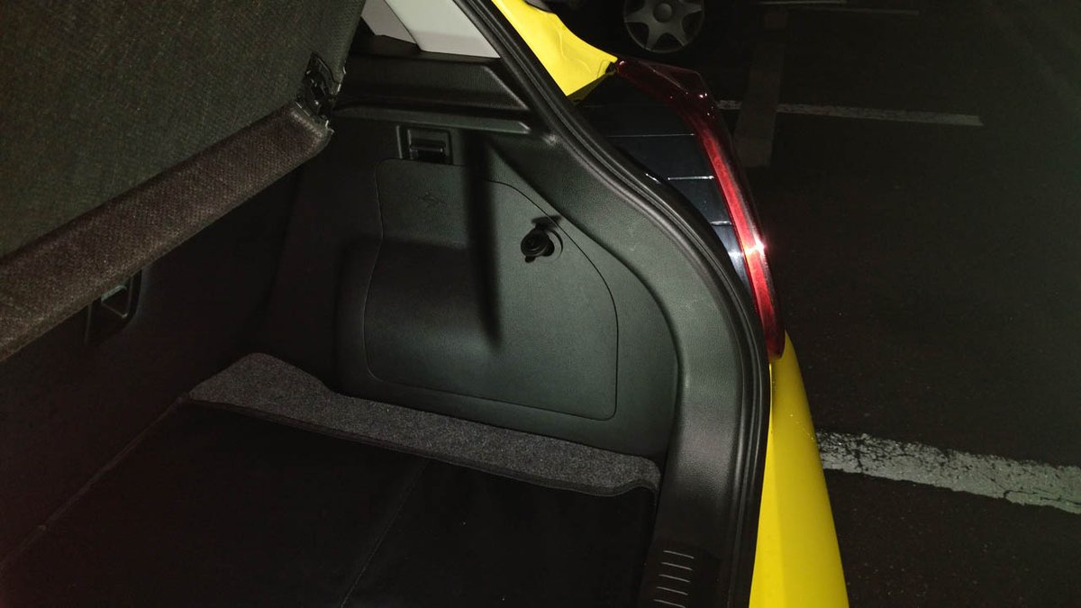 あかぴよ Zc33s ラゲッジにシガーソケット増設 配線はまだなので明日の明るい時間にでもw 車中泊の時や掃除機使うのが楽になりそう キャンプ等で車載冷蔵庫もラゲッジにおける あかぴよ Zc33s ラゲッジにシガーソケット増設 配線はまだなので明日の明るい時間にでもw 車中泊の時や掃除機使うのが楽になりそう キャンプ等で車載冷蔵庫もラゲッジにおける