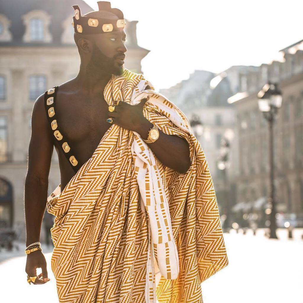 munaluchiBride's tweet photo. 👑 #dailydoseofdapper // #munaluchi #munaluchibride #munagrooms #munatrad
_
#Repost @andrewsmrcarter
・・・
Ashanti 🤴🏾 in Paris 🇫🇷
•
There is no beauty like the smile of intelligence.. especially wrapped in that godlike melanin, dosed with an unapol… https://t.co/2GnvQJ5In7 https://t.co/0MkrxxRiez