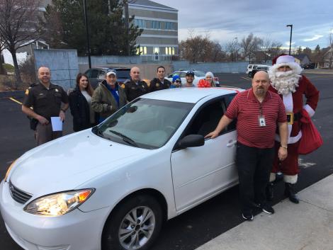 LeePerryUT's tweet image. Great Christmas moments.  Scott recurved this car from his friends today. Delivered by Santa