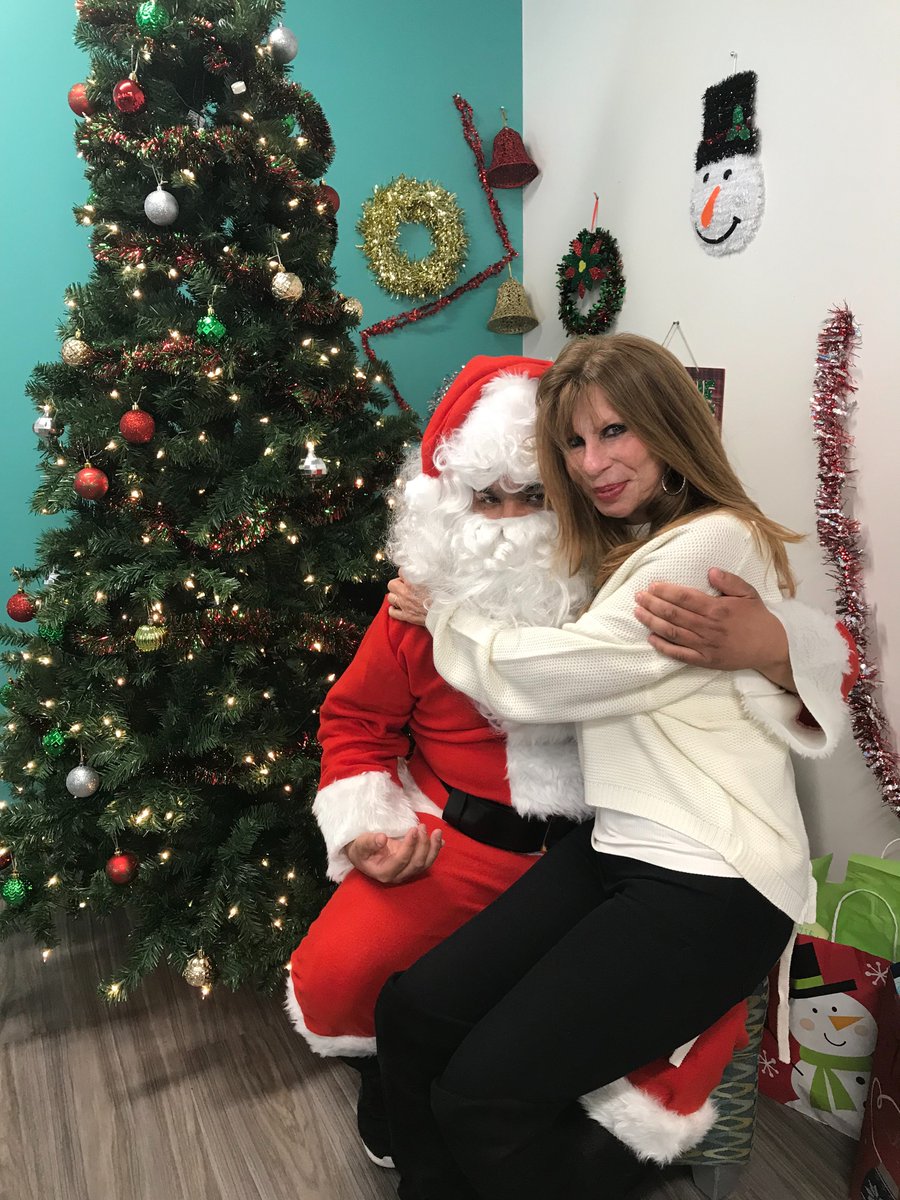 matchyourneed's tweet photo. Holiday celebrations at Street of Dreams! Today we met their founder @TeresaGunn and got to know more about their great work providing educational and creative support to about 100 teen mothers living in San Diego. https://t.co/bf86cbeGHj