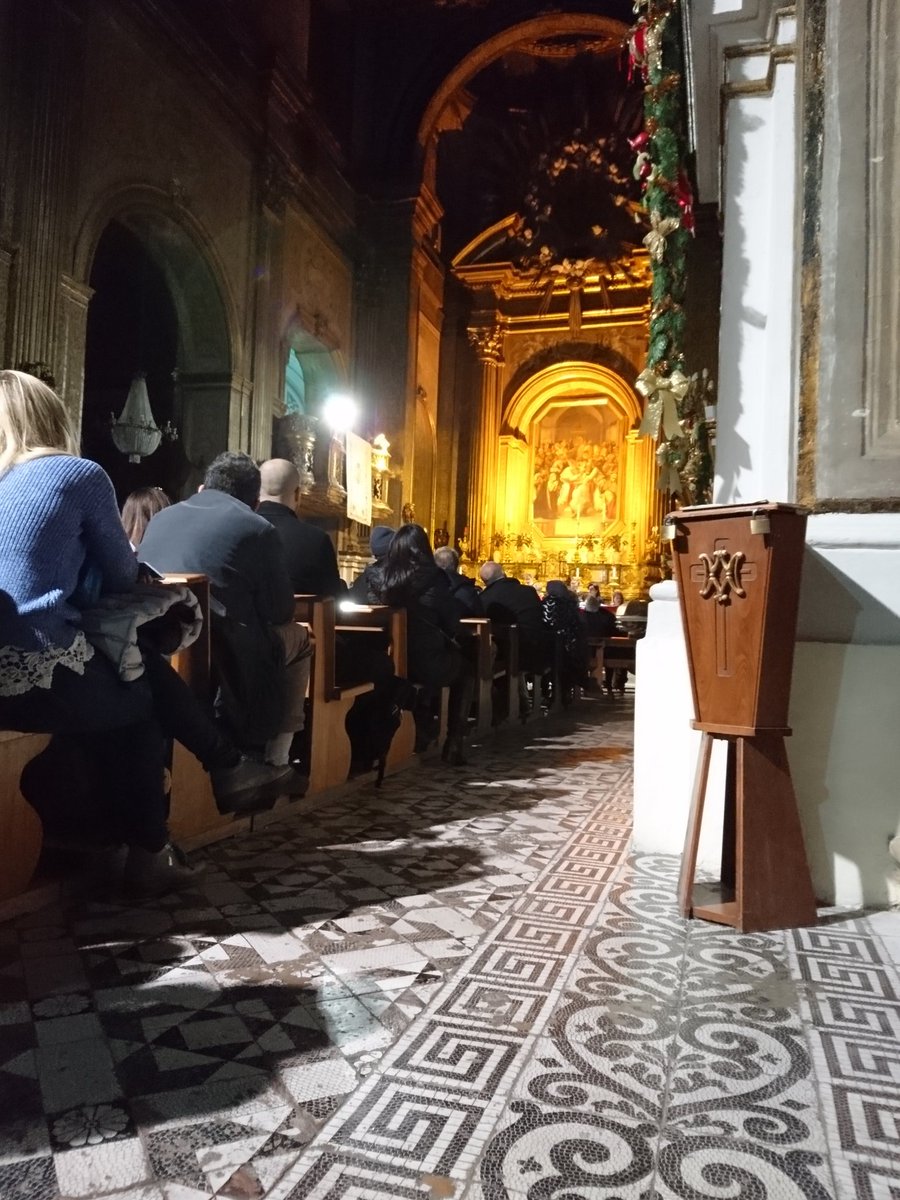 Tanti auguri da tutti noi del Coro Polifonico Universitario "Federico II" di un sereno #Natale e un gioioso inizio d'anno nuovo, con uno scatto del #concerto di stasera, alla Chiesa di S.Giovanni Evangelista a Porta S.Gennaro, #Napoli.