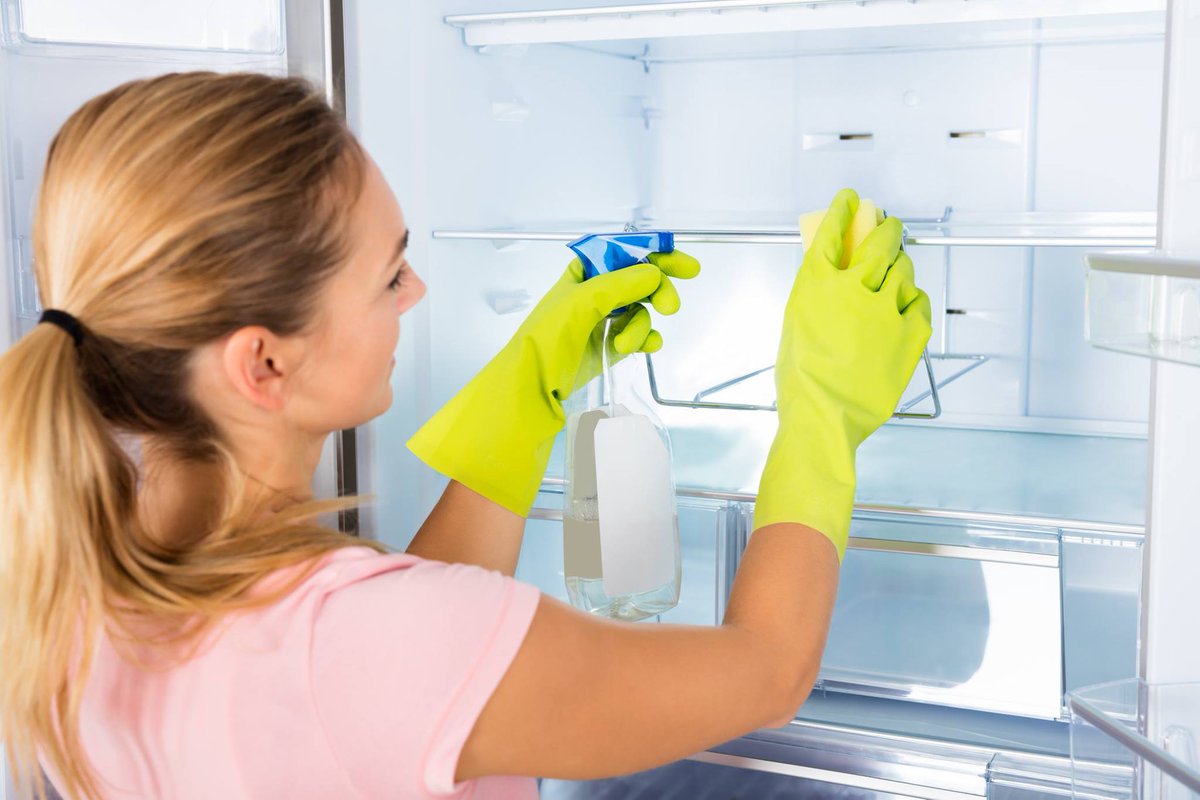 apolloproclean's tweet photo. Holiday Cleaning Countdown #Tip7.

EMPTY THE FRIDGE!

Okay, so you opened up the fridge and something said "Hello" You think it is the leftover meatloaf from a week ago, or is that the chicken from... Whatever you do, don't say hello back, just grab it and toss it out! https://t.co/JH3Lfds1hv