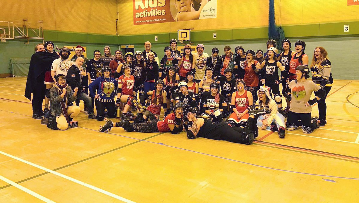 SEASON’S GREETINGS from the Dorset Roller Girls family! The last training session of 2018 consisted of a special Christmas scrimmage, half-time Secret Santa, end of year awards and a LOT of fudge ❄️🎁☃️ #rollerderby #womeninsport #thisgirlcan #christmas