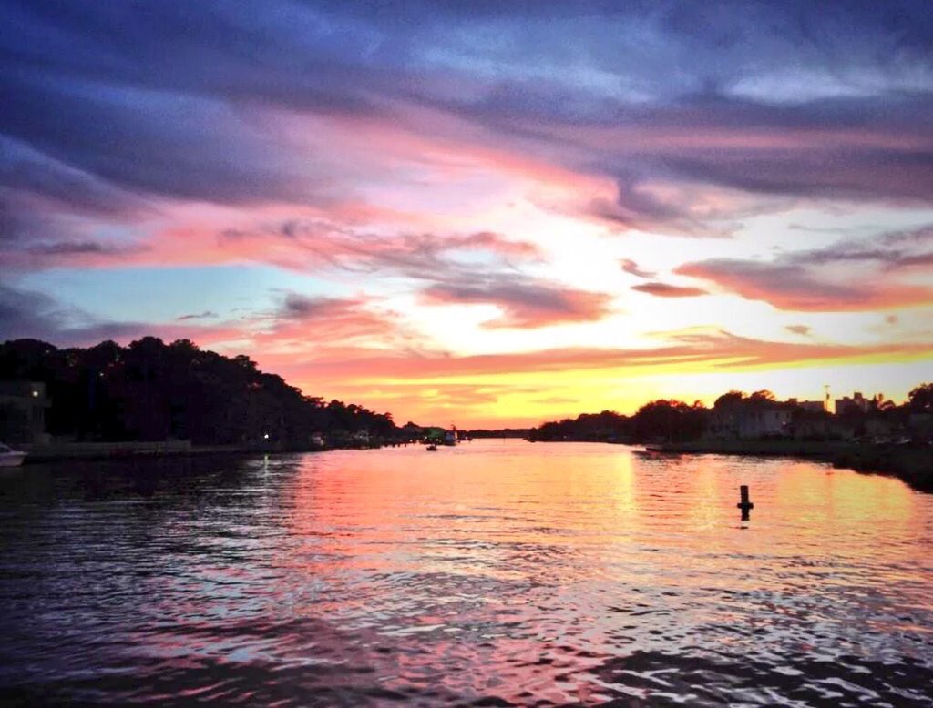 1Fish2FishVB's tweet image. The only thing we overlook is the water. See you tonight! #Datenight #Sunset