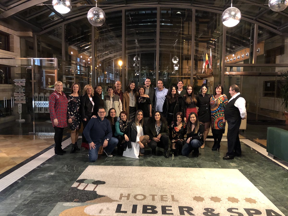 GranHotelLiber's tweet photo. El personal del Gran Liber &amp; Spa se va de cena de empresa y os desea a todos felices fiestas!!!! #Equipazo #Sinuniformes #Nosgananlaschicas #Pisos #Cocina #Sala #Compras #Mantenimiento #Cafetería #Recepción #Administración  #Felicesfiestas #Ohyeahliberspa #👏👏👏 https://t.co/f8sRzdKPOa