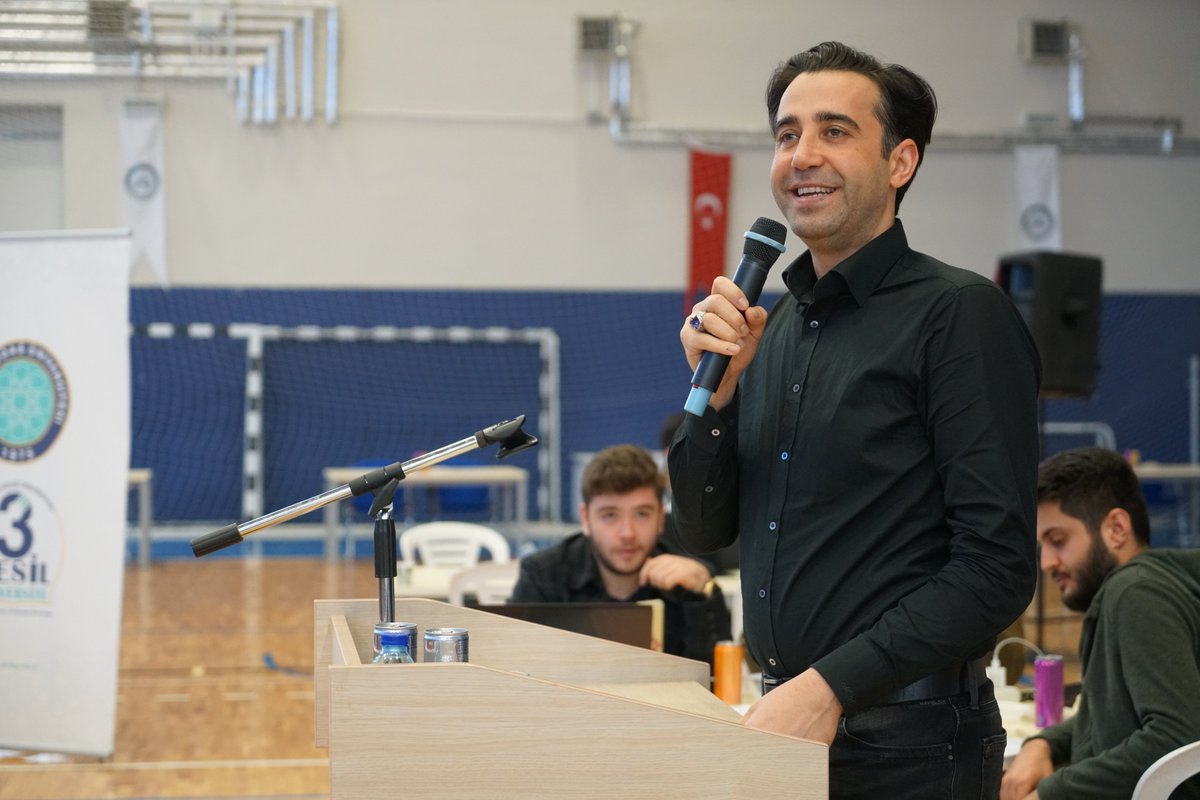 karatekinUni's tweet photo. "Startup Proje ve İş Fikri Yarışması" başladı.
@hasan_ayranci :"Üçüncü nesil üniversite, bilgiyi aktaran, araştıran ama aynı zamanda da girişimci olan üniversitedir. Biz de o kervana katılan üniversiteler arasındayız.
@hasan_ayranci 
#startup18
https://t.co/2UhYLzIyfh https://t.co/AjgHHWYXS8