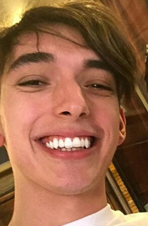 ShinesLyna's tweet photo. #LinkRandomVM I'm sorry Pedrito https://t.co/HFJB7PbPQ1