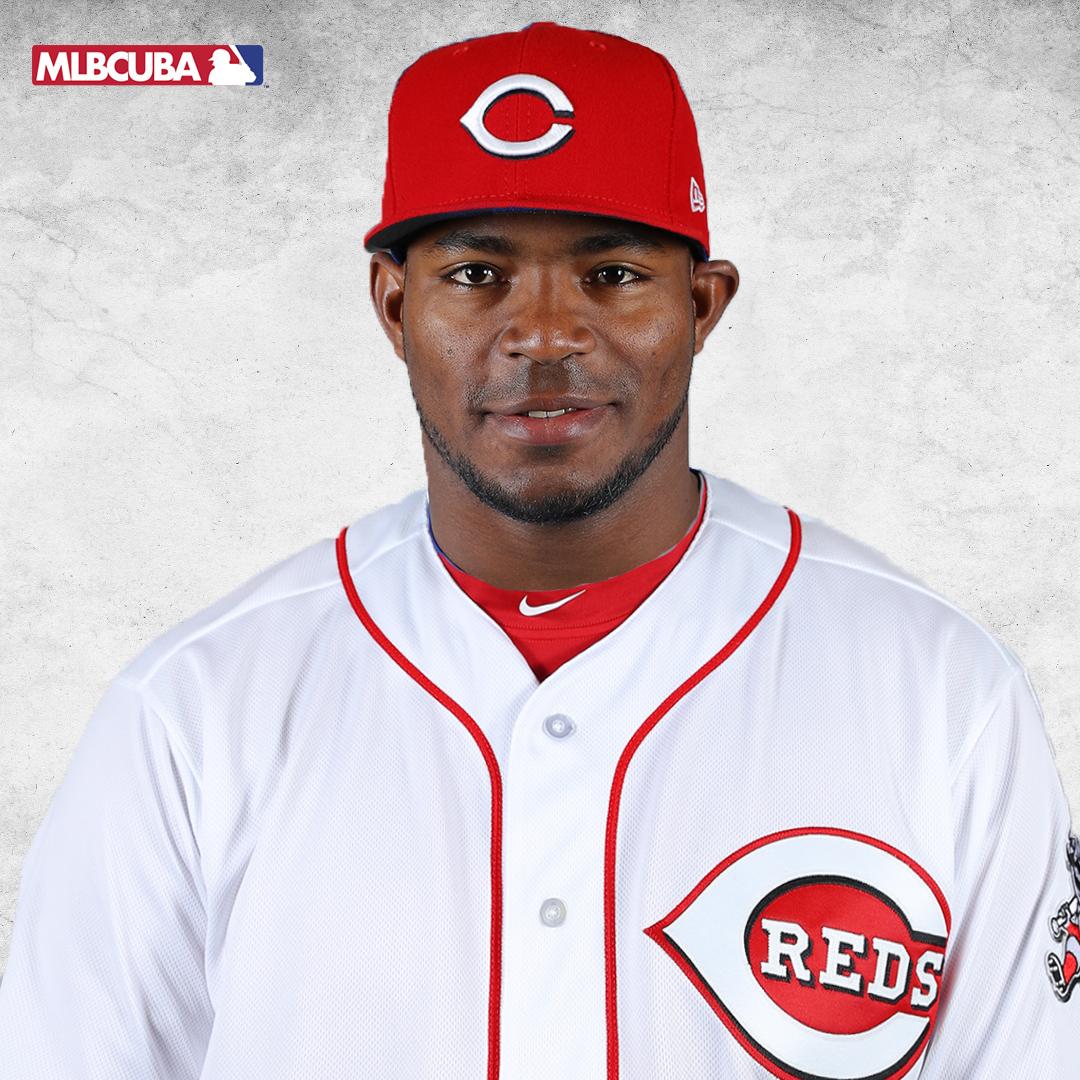 mlbcuba's tweet photo. OFICIAL 🔴🇨🇺

Yasiel Puig es de los @Rojos. 
#MLBCuba https://t.co/NakxLnxeJa