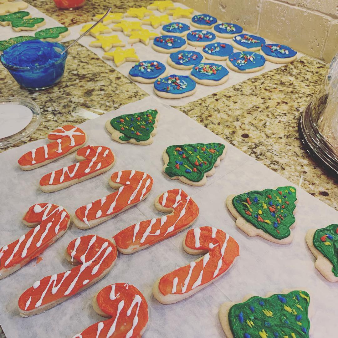 Friends-mas cookie decorating fun! Love these girls ❤️💚❤️
