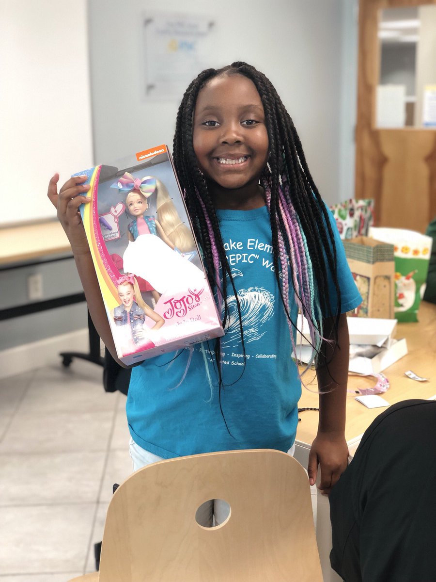 slimplicitee's tweet photo. It’s ALWAYS better to give than to receive! @GBBNova decided to adopt a family this holiday season.
#beablessing
#showthemhow
#wayoflife https://t.co/UkPYa54fZ8