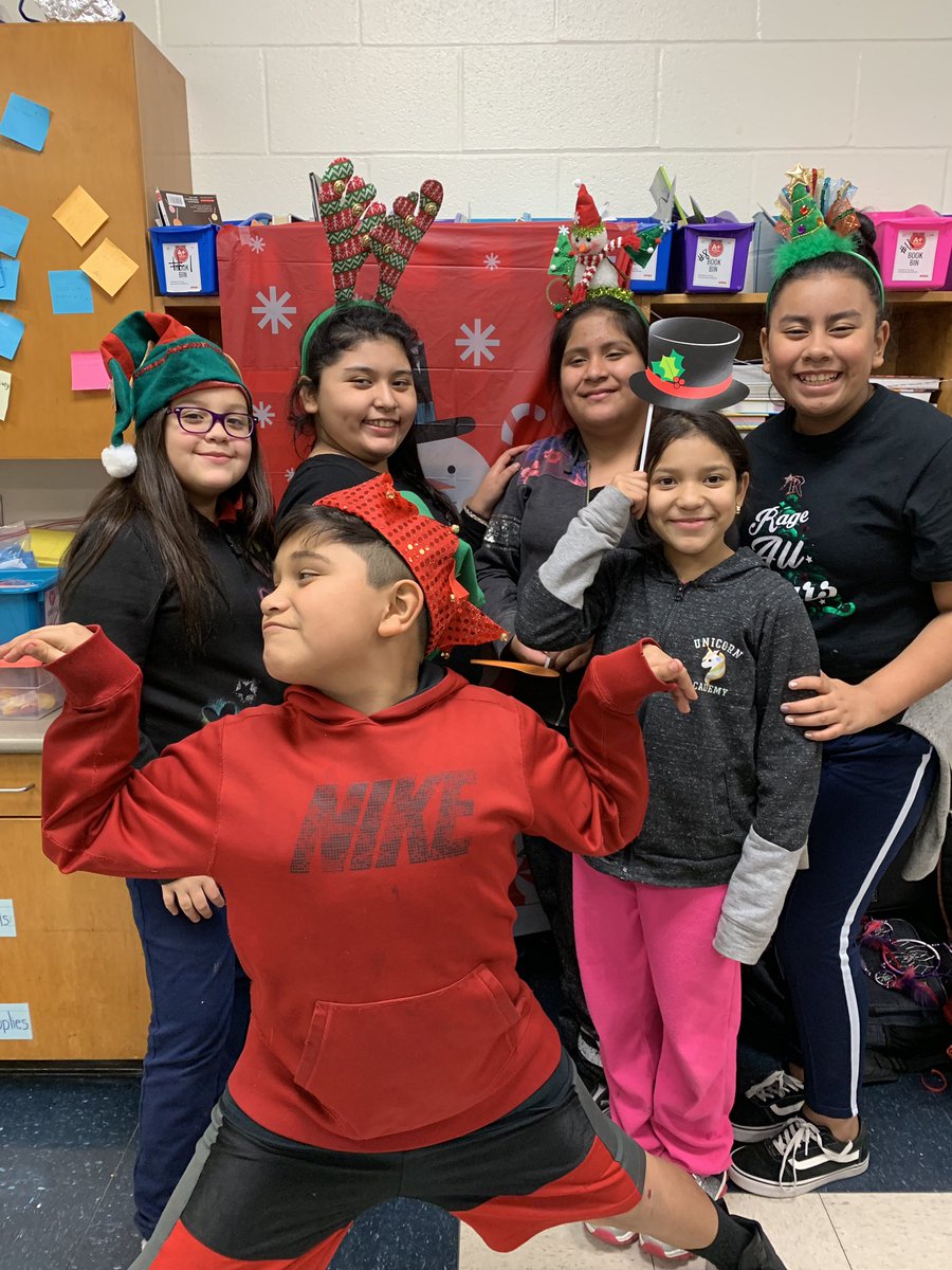 MrsWLindsey's tweet image. Holiday Party SUCCESS! Wishing you and your loved ones Happy Holidays!! @NISDCable #ThisIsCable #CableStrong #HappyHolidays @michelleRfine @SillerRosie #livingthat5thgradelife