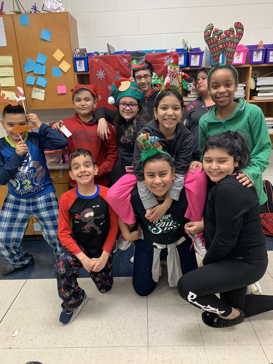 MrsWLindsey's tweet image. Holiday Party SUCCESS! Wishing you and your loved ones Happy Holidays!! @NISDCable #ThisIsCable #CableStrong #HappyHolidays @michelleRfine @SillerRosie #livingthat5thgradelife