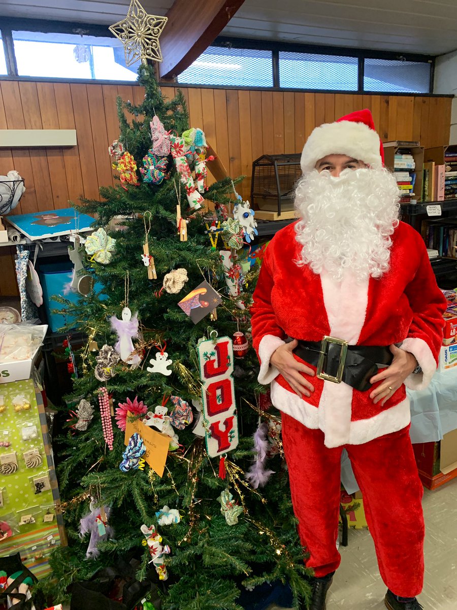 AAquin7's tweet photo. Santa spotted! Can you guess the lucky #HamOnt neighbourhood he visited? Thanks the to Elves at Mountain Kids Club for organizing this special visit! @HWDSB @mannyhwdsb #CommEngagement https://t.co/jW51PAoTGy