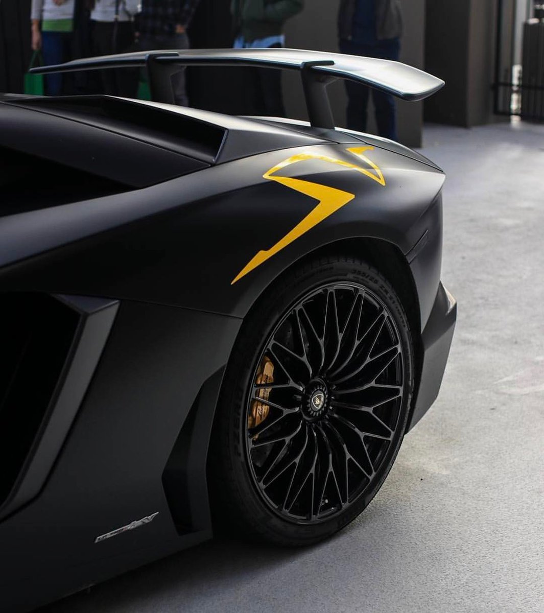 Automobile_001's tweet photo. Bad ass Lamborghini 🔥🔥🔥🔥🔥🔥🔥 #lambotalk #Lamborghini #lambo #lambily https://t.co/wkTHYufF9b